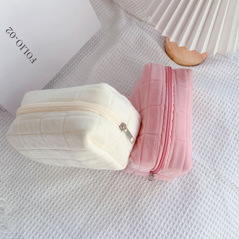 Winley™ LuxeTrek™ -  Velvet Cosmetic bag