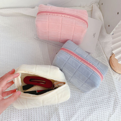 Winley™ LuxeTrek™ -  Velvet Cosmetic bag